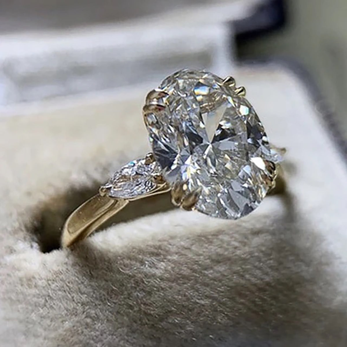 Oval Engagement Ring